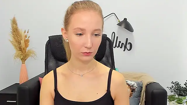 LolaWilsons online show from March 13, 6:16 am