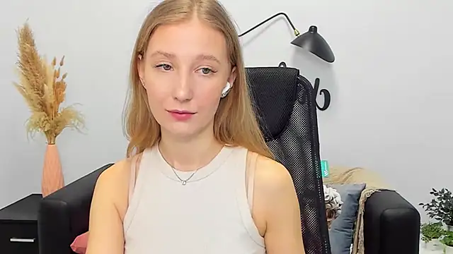 LolaWilsons online show from March 18, 9:20 am