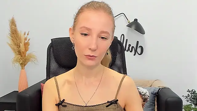 LolaWilsons online show from March 21, 6:16 am