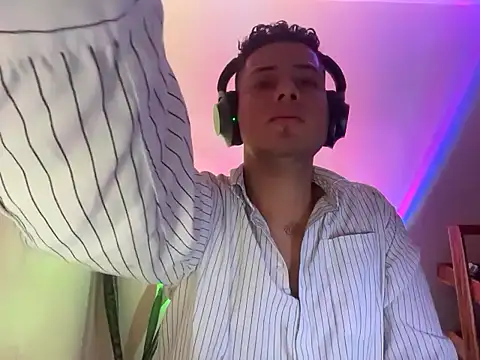 Malandralle online show from November 27, 2:35 am