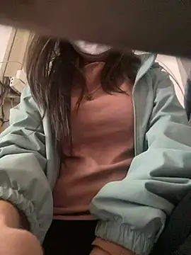 Snapshot of Tuongvy05 chatting on December 25, 4:44 am Tuongvy05 online show from December 25, 4:44 am