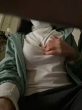 Snapshot of Tuongvy05 chatting on December 30, 1:14 pm Tuongvy05 online show from December 30, 1:14 pm