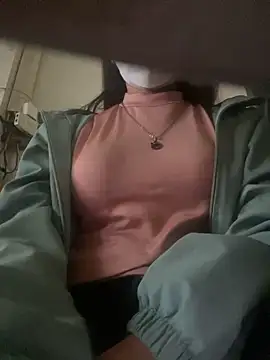 Snapshot of Tuongvy05 chatting on January 21, 2:37 pm Tuongvy05 online show from January 21, 2:37 pm