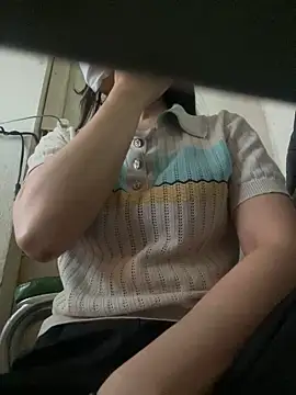 Snapshot of Tuongvy05 chatting on March 7, 2:36 am Tuongvy05 online show from March 7, 2:36 am