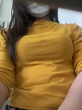 Snapshot of Tuongvy05 chatting on March 12, 5:46 am Tuongvy05 online show from March 12, 5:46 am