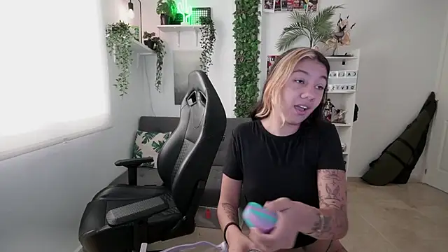 Snapshot of blvckbabyweed07 chatting on April 16, 11:55 am blvckbabyweed07 online show from April 16, 11:55 am