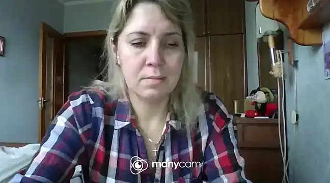 Snapshot of IrinaB1 chatting on February 1, 7:26 am IrinaB1 online show from February 1, 7:26 am