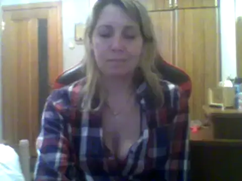 Snapshot of IrinaB1 chatting on February 4, 2:43 pm IrinaB1 online show from February 4, 2:43 pm