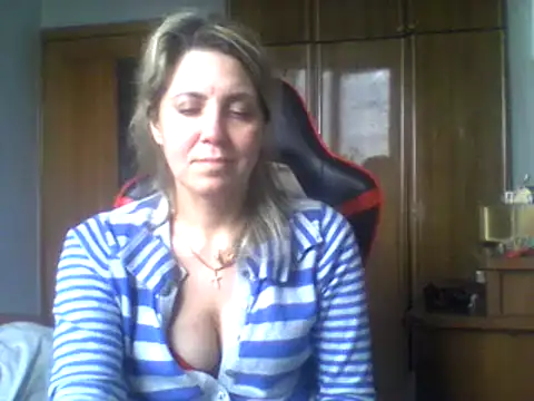 Snapshot of IrinaB1 chatting on February 5, 1:00 pm IrinaB1 online show from February 5, 1:00 pm