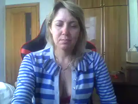 Snapshot of IrinaB1 chatting on February 8, 11:33 am IrinaB1 online show from February 8, 11:33 am