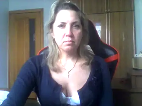 Snapshot of IrinaB1 chatting on February 9, 9:16 am IrinaB1 online show from February 9, 9:16 am