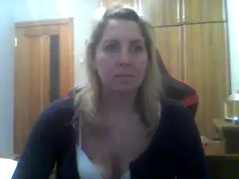 Snapshot of IrinaB1 chatting on February 9, 3:23 pm IrinaB1 online show from February 9, 3:23 pm