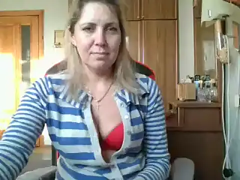 Snapshot of IrinaB1 chatting on February 11, 1:41 pm IrinaB1 online show from February 11, 1:41 pm