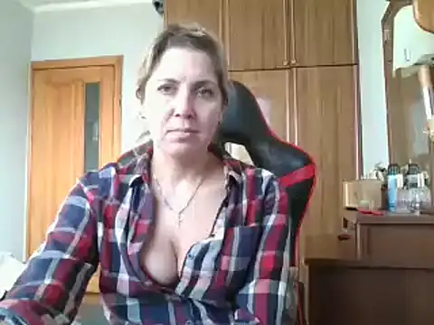 Snapshot of IrinaB1 chatting on February 13, 12:11 pm IrinaB1 online show from February 13, 12:11 pm