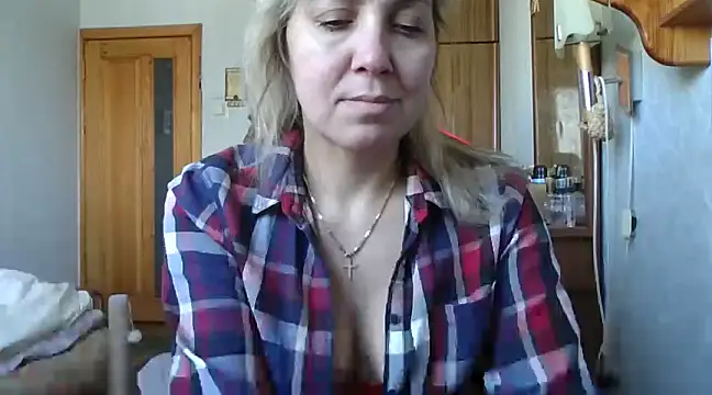 Snapshot of IrinaB1 chatting on February 17, 7:58 am IrinaB1 online show from February 17, 7:58 am