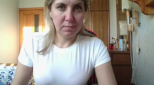 Snapshot of IrinaB1 chatting on February 19, 2:01 pm IrinaB1 online show from February 19, 2:01 pm