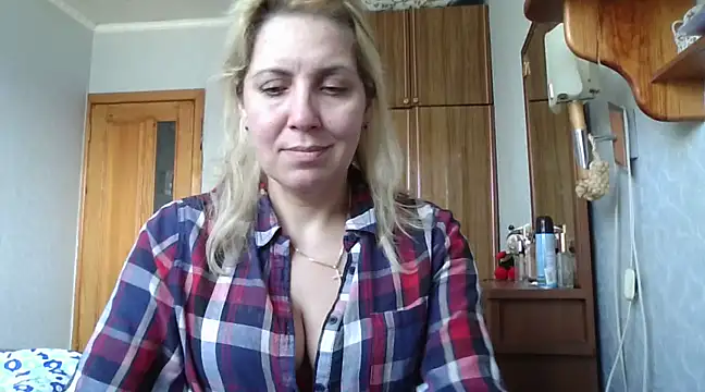 Snapshot of IrinaB1 chatting on February 22, 11:02 am IrinaB1 online show from February 22, 11:02 am