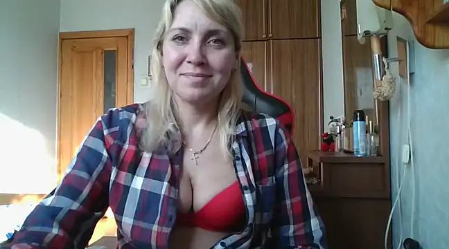 Snapshot of IrinaB1 chatting on February 23, 1:10 pm IrinaB1 online show from February 23, 1:10 pm