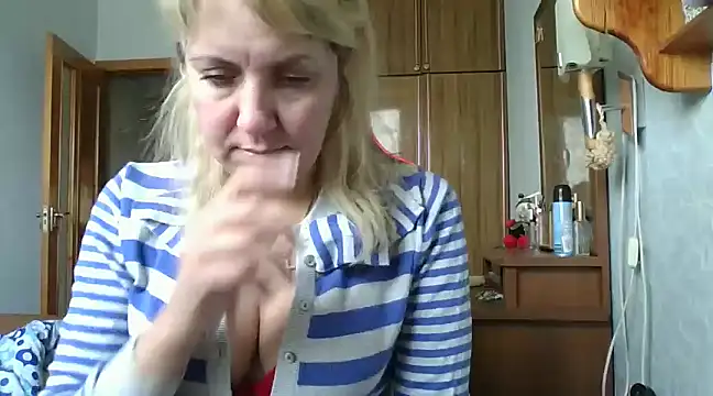 Snapshot of IrinaB1 chatting on February 24, 7:44 am IrinaB1 online show from February 24, 7:44 am