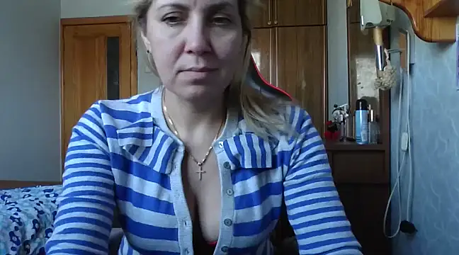 Snapshot of IrinaB1 chatting on February 25, 7:31 am IrinaB1 online show from February 25, 7:31 am