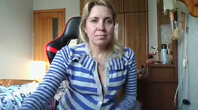 Snapshot of IrinaB1 chatting on February 25, 1:39 pm IrinaB1 online show from February 25, 1:39 pm