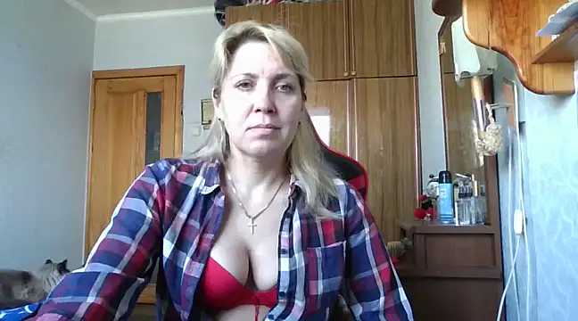 Snapshot of IrinaB1 chatting on February 28, 7:26 am IrinaB1 online show from February 28, 7:26 am