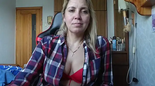 Snapshot of IrinaB1 chatting on March 1, 10:45 am IrinaB1 online show from March 1, 10:45 am