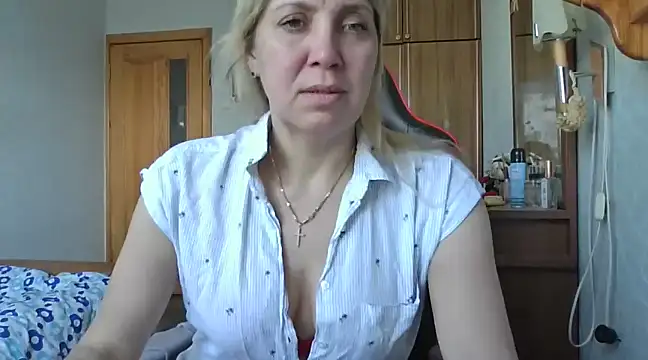 Snapshot of IrinaB1 chatting on March 9, 9:57 am IrinaB1 online show from March 9, 9:57 am