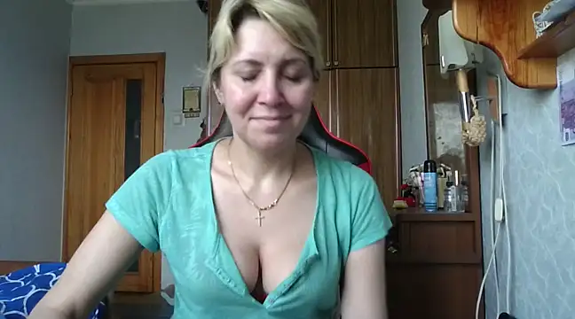 Snapshot of IrinaB1 chatting on March 12, 7:35 am IrinaB1 online show from March 12, 7:35 am