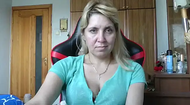 Snapshot of IrinaB1 chatting on March 12, 10:37 am IrinaB1 online show from March 12, 10:37 am