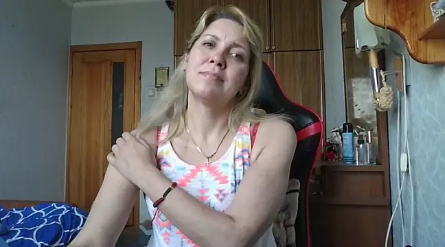 Snapshot of IrinaB1 chatting on March 13, 7:31 am IrinaB1 online show from March 13, 7:31 am