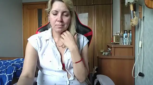 Snapshot of IrinaB1 chatting on March 14, 2:30 pm IrinaB1 online show from March 14, 2:30 pm