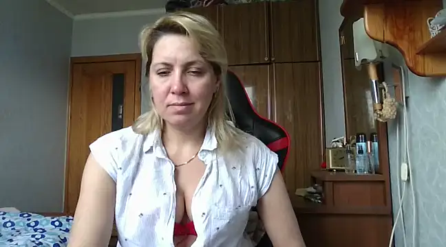 Snapshot of IrinaB1 chatting on March 19, 12:12 pm IrinaB1 online show from March 19, 12:12 pm