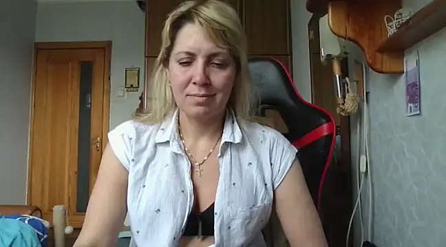 Snapshot of IrinaB1 chatting on March 22, 11:53 am IrinaB1 online show from March 22, 11:53 am