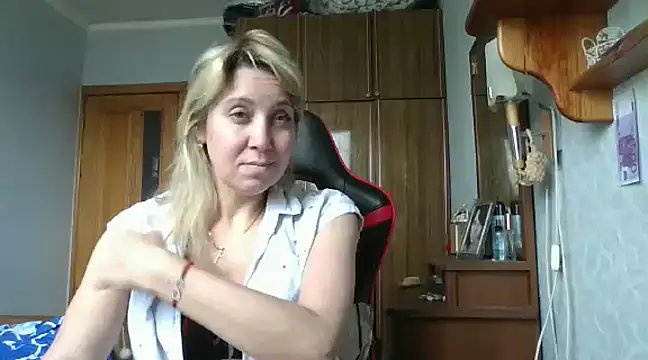 Snapshot of IrinaB1 chatting on March 23, 8:15 am IrinaB1 online show from March 23, 8:15 am