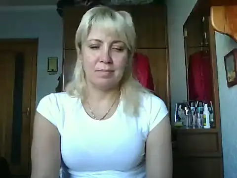 Snapshot of IrinaB1 chatting on September 23, 5:21 am IrinaB1 online show from September 23, 5:21 am