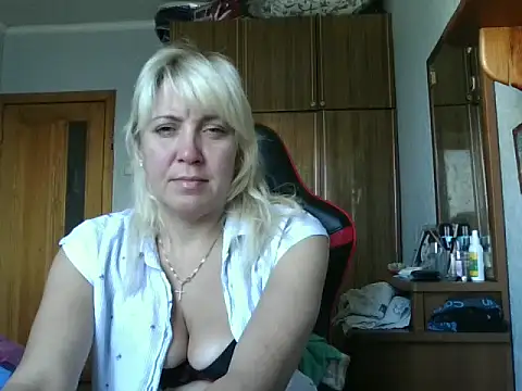 Snapshot of IrinaB1 chatting on September 26, 8:51 am IrinaB1 online show from September 26, 8:51 am