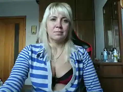 Snapshot of IrinaB1 chatting on October 30, 11:00 am IrinaB1 online show from October 30, 11:00 am