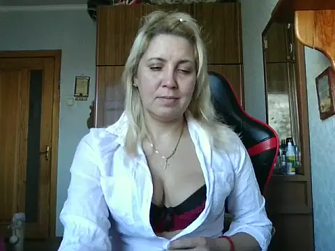 Snapshot of IrinaB1 chatting on November 2, 7:11 am IrinaB1 online show from November 2, 7:11 am