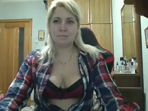 Snapshot of IrinaB1 chatting on November 20, 4:45 am IrinaB1 online show from November 20, 4:45 am