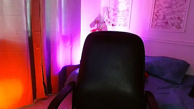 Snapshot of Susana_hank2 chatting on February 24, 8:14 pm Susana hank2 online show from February 24, 8:14 pm