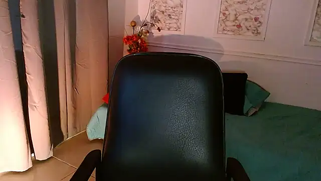 Snapshot of Susana_hank2 chatting on March 6, 10:47 pm Susana hank2 online show from March 6, 10:47 pm