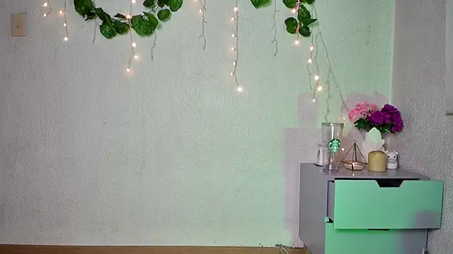 Snapshot of ari_kat chatting on February 4, 5:21 am ari kat online show from February 4, 5:21 am