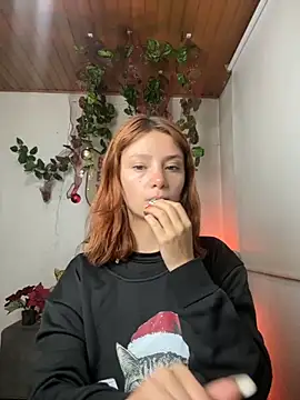 Snapshot of ari_kat chatting on December 4, 11:24 pm ari kat online show from December 4, 11:24 pm