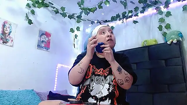 the lesbian game online show from April 7, 6:19 pm