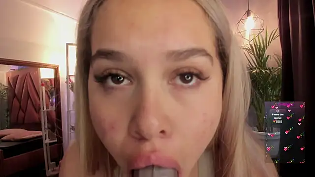 Snapshot of Haelycute chatting on March 4, 11:29 am Haelycute online show from March 4, 11:29 am