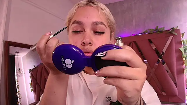 Snapshot of Haelycute chatting on October 6, 12:57 pm Haelycute online show from October 6, 12:57 pm