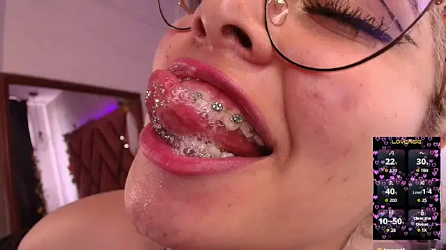 Snapshot of Haelycute chatting on October 8, 2:58 pm Haelycute online show from October 8, 2:58 pm