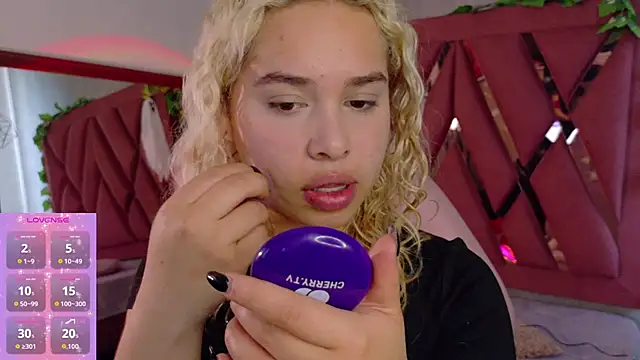 Snapshot of Haelycute chatting on November 10, 11:53 am Haelycute online show from November 10, 11:53 am