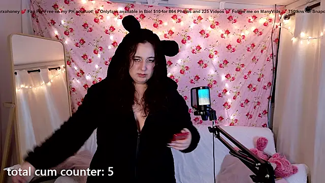 Snapshot of amberxoxhoney chatting on February 28, 5:37 am amberxoxhoney online show from February 28, 5:37 am